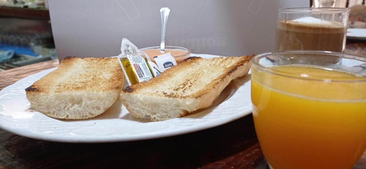 Hostal Gran Capitan Bargas Экстерьер фото
