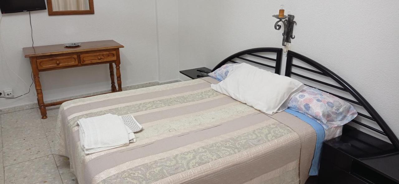 Hostal Gran Capitan Bargas Экстерьер фото