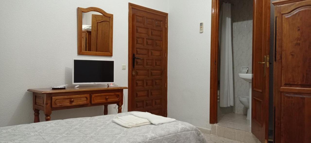Hostal Gran Capitan Bargas Экстерьер фото